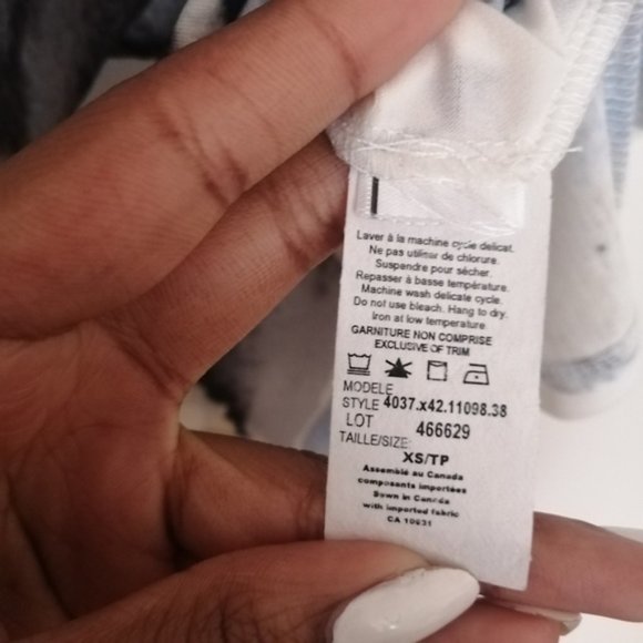 Laura Petites Abstract Floral Sleeveless Blouse - Picture 4 of 7